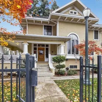 The Spalding House Comfort in Visalia home