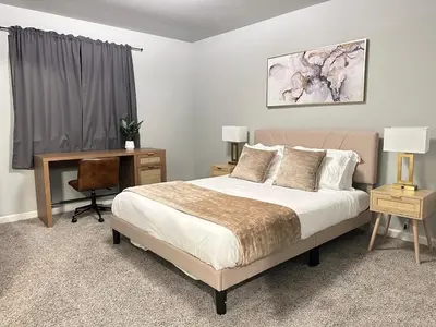 a bedroom with a bed and a desk and a bed sidx sidx sidx at Cozy 3 Bedroom Walk to UC Davis Medical Near Midtown in Sacramento