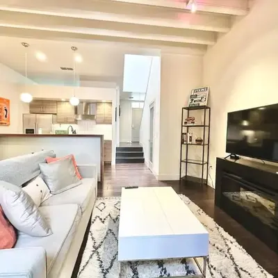 Modern 2 Bedroom by Midtown Walk Distance to Bars and Restaurants