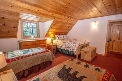 a bedroom with two beds in a cabin at Nightingale's Nest in Carnelian Bay