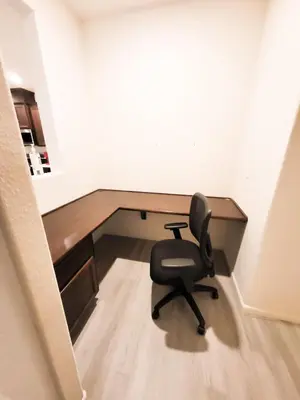 a computer desk with a chair in a room at Vip Class Two in Lodi