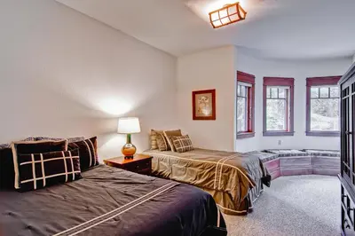 a bedroom with two beds and a window at Ahwahnichi Lodge in Yosemite West