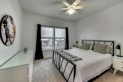 a bedroom with a bed and a ceiling fan at Quiet Murphys getaway steps away from 25+ wineries in Murphys