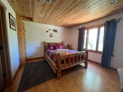 a bedroom with a bed and a wooden ceiling at Vista Chalet near Yosemite and Bass Lake in Oakhurst