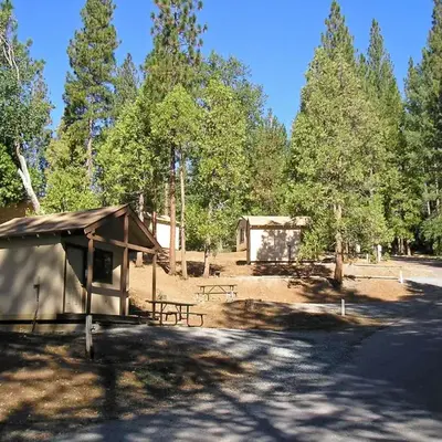 Yosemite Lakes Bunkhouses
