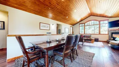 a dining room with a table and chairs at Gray Stone 2088 Holiday home in Mammoth Lakes