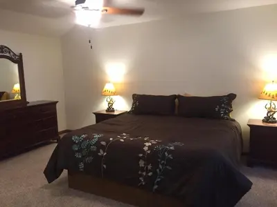 a bedroom with a bed with two lamps and a mirror at Alder Lodge in Yosemite West