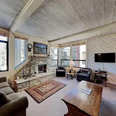 Spacious Condo Great For Friends And Families!