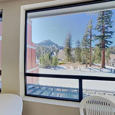 Beautiful 2 BR Condo with Mountain View!