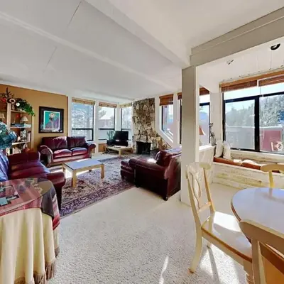 Upgraded 2 Bedroom Condo with Pool