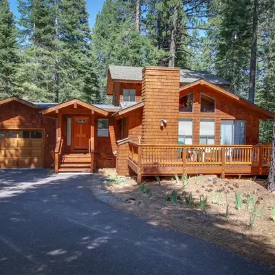 Beaver Pond Northstar Luxury Chalet with Hot Tub