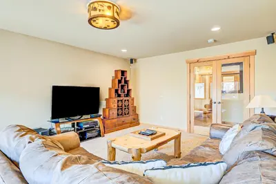 a living room with a couch and a tv at Stockholm Luxury Retreat in Truckee