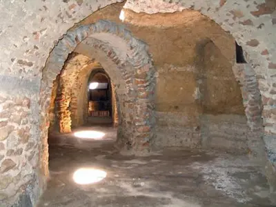 an old room with two archways in a stone building at Summerfield Inn Fresno Yosemite in Fresno