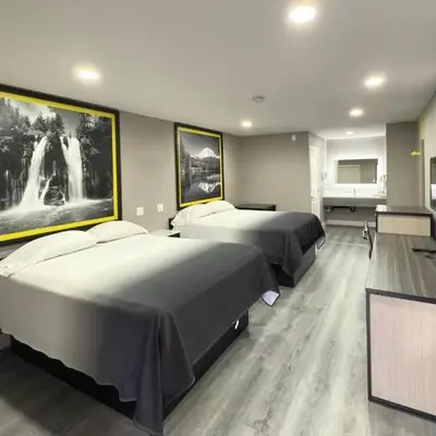 Super 8 by Wyndham Visalia