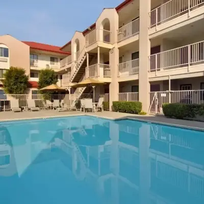 California Inn and Suites