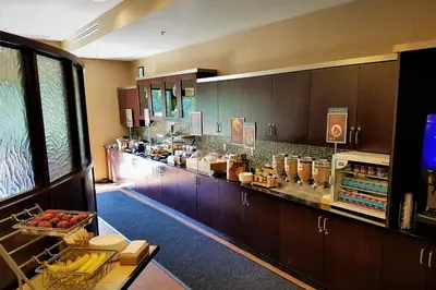 a kitchen with aasteryasteryasteryasteryasteryasteryasteryasteryasteryasteryasteryastery at SpringHill Suites by Marriott Modesto in Modesto