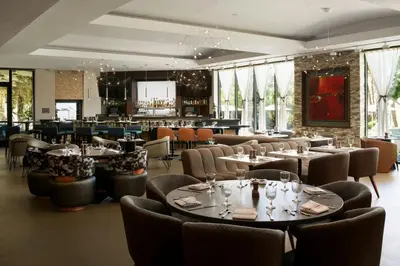 a restaurant with tables and chairs and a bar at Sacramento Marriott Rancho Cordova in Rancho Cordova