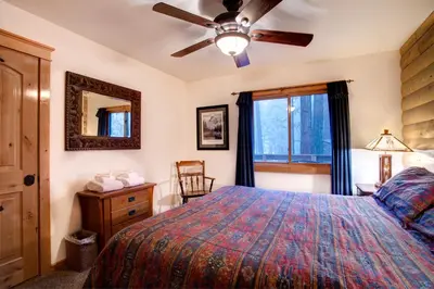a bedroom with a bed and a ceiling fan at 2N Big Pine Lodge in Wawona