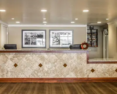 a lobby with a bar with two windows at Hotel Med Park, an Ascend Collection Hotel in Sacramento
