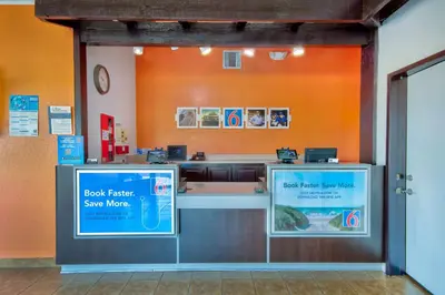 an office with a waiting room with a check in counter at Motel 6-Santa Nella, CA - Los Banos in Santa Nella Village