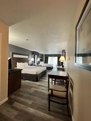 a hotel room with a bed and a desk at Best Western Americana in Dinuba