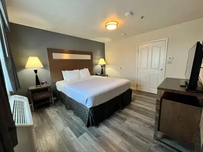 a hotel room with a bed and a television at Best Western Americana in Dinuba