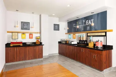 a restaurant with a counter in a room at Hampton Inn Sacramento/Rancho Cordova in Rancho Cordova