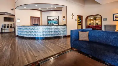 a lobby with a bar with a blue couch at Best Western Plus Heritage Inn in Stockton