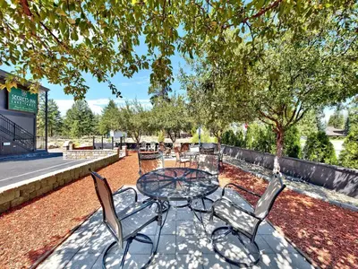 a table and chairs sitting under a tree at Secrets Inn Lake Tahoe in South Lake Tahoe