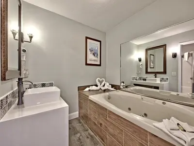 a bathroom with a large tub and a sink at Heavenly Inn Lake Tahoe in South Lake Tahoe