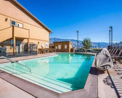 a large swimming pool in front of a building at Quality Inn Lone Pine near Mount Whitney in Lone Pine
