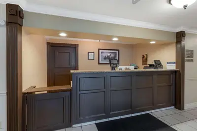 a bar in a hospital with a waiting room at Best Western Colonial Inn in Selma