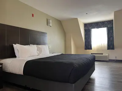 a bedroom with a large bed and a window at Yosemite Sierra Inn in Oakhurst