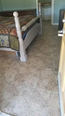 a room with a bed and a tile floor at Black Hawk Lodge in Coarsegold