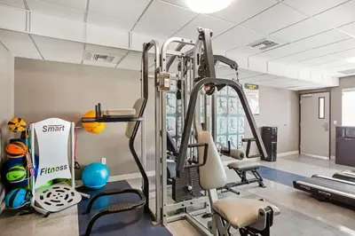 a gym with tread machines and a treadmill at Best Western Plus Coalinga Inn in Coalinga