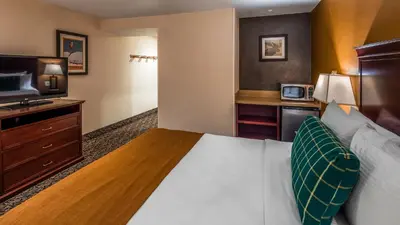 a hotel room with a bed and a television at Best Western Plus Truckee-Tahoe Hotel in Truckee