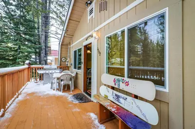 a porch with snowcovered benches and a table and chairs at Saxon Creek in Mevers