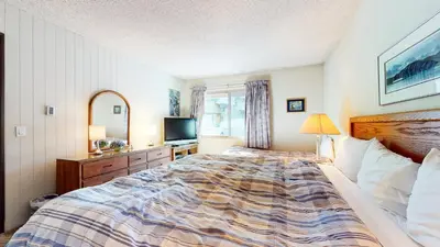 a hotel room with a bed and a television at Chateau De Montagne #3 Condo in Mammoth Lakes