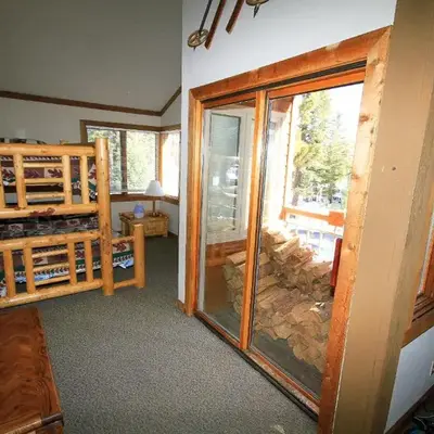 Mountainback 63 Loft Den