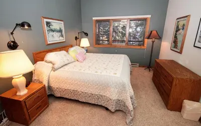 a bedroom with a bed and a window at Mountainback 53 Loft in Mammoth Lakes