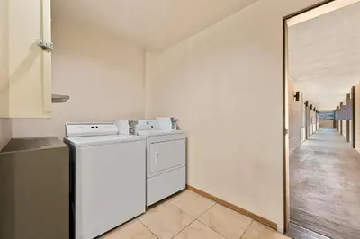 a laundry room with a washer and dryer in it at Best Western Topaz Lake Inn in Gardnerville