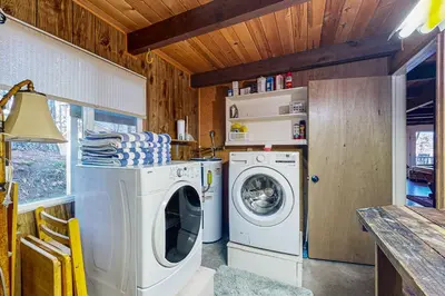 a laundry room with a washer and a washing machine at Pine Mountain Magic in Groveland