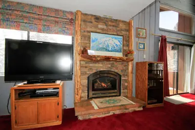 a living room with a tv and a fireplace at Mammoth Ski Racquet Club 74 1 Bdrm Loft in Mammoth Lakes