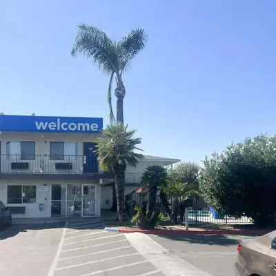 Motel 6-Tulare