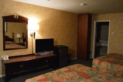 a hotel room with two beds and a flat screen tv at Cedar Lodge in El Portal
