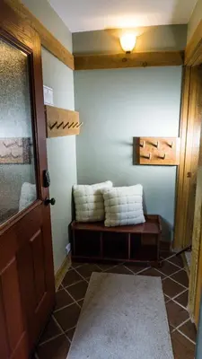 a room with a bench with white towels on it at Aspen Grove 3090 in Truckee
