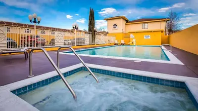 a swimming pool with a hot tub at Best Western Bishop Lodge in Bishop