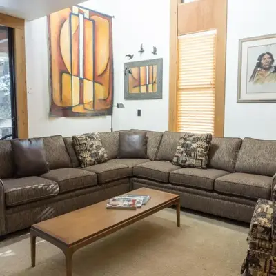 3132 Aspen Grove