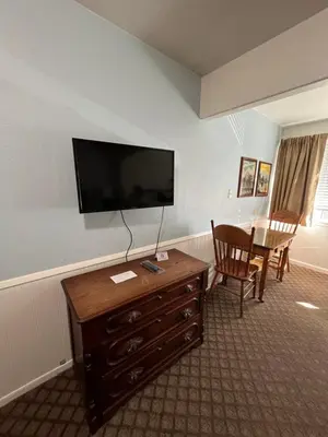 a hotel room with a flat screen tv and a table at June Lake Villager in June Lake
