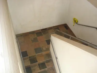 a corner of a room with a tiled floor at Garlic Farm Inn in Gilroy